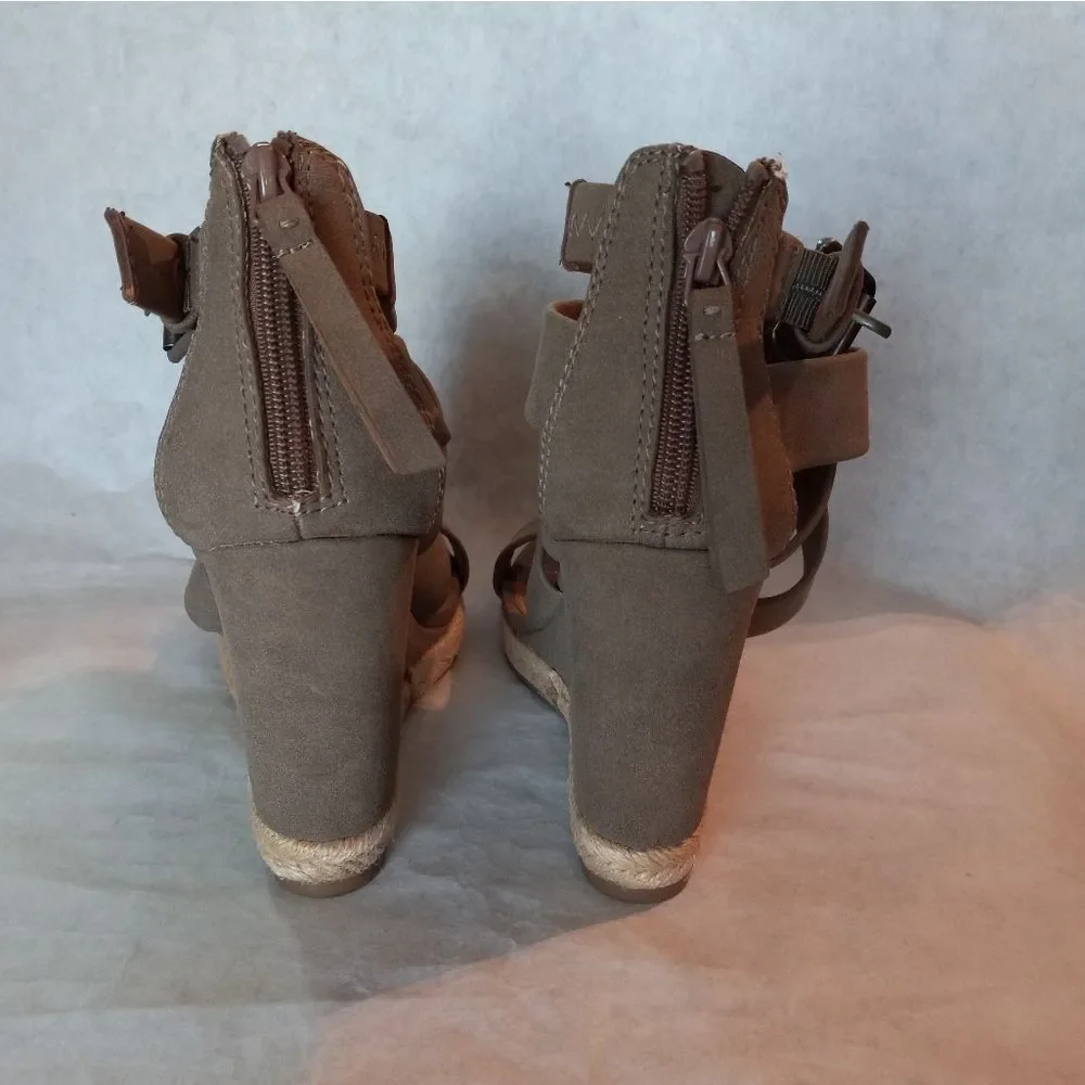 Brash Criss Cross Wedges NWOT